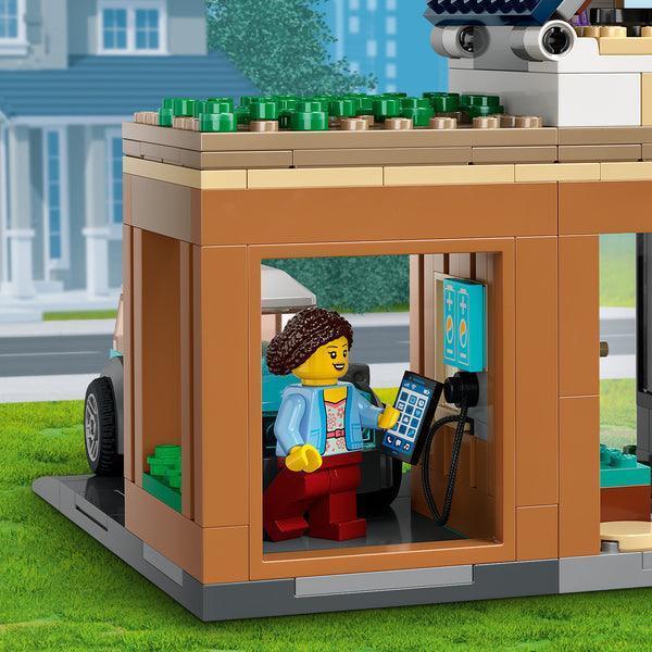 LEGO Family House and Electric Car 60398 City LEGO CITY @ 2TTOYS LEGO €. 44.99