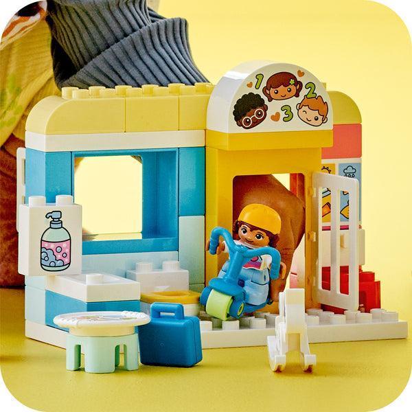 LEGO Life At The Day-Care Center 10992 DUPLO LEGO DUPLO @ 2TTOYS LEGO €. 47.99