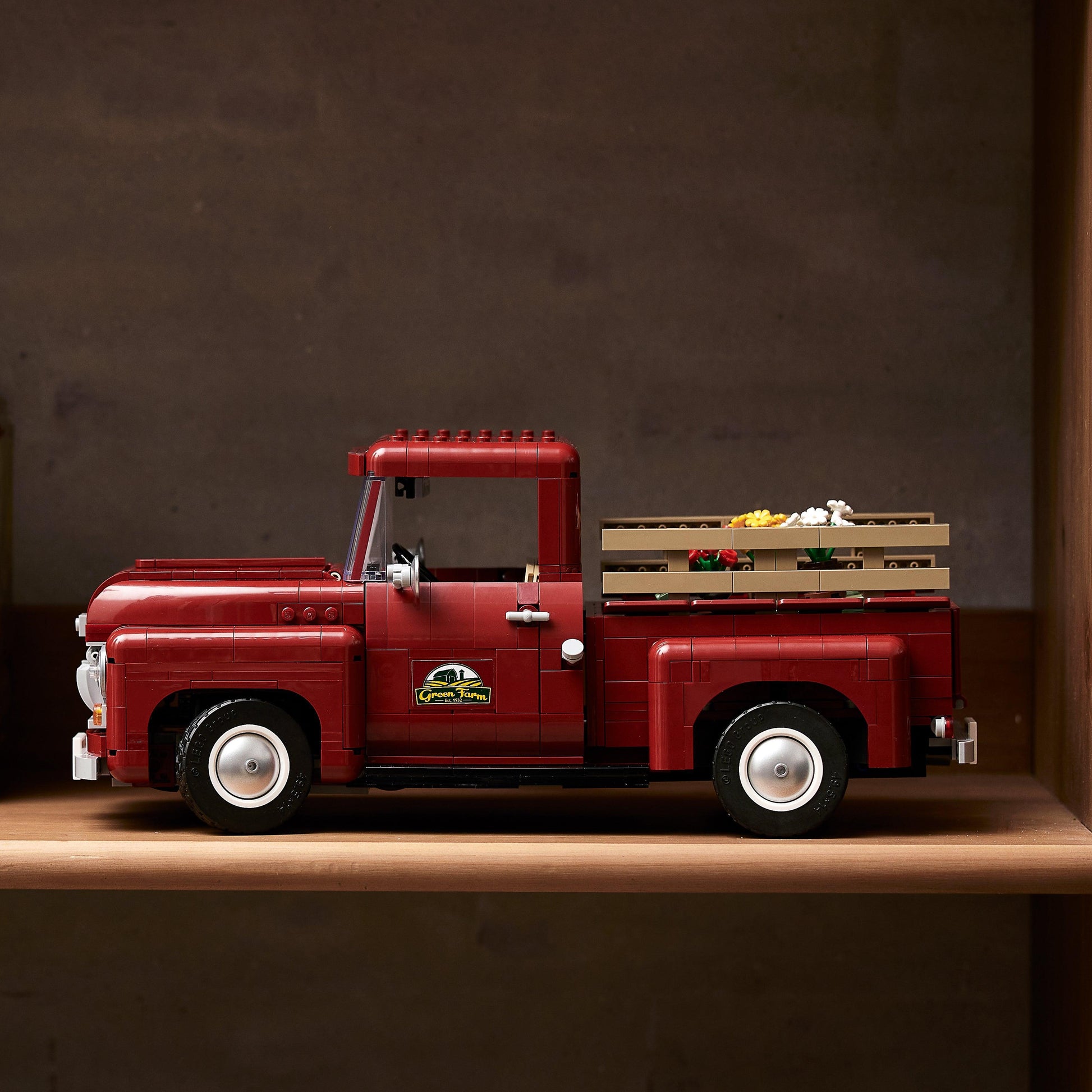 LEGO Red Pick-Up truck 10290 Creator Expert LEGO CREATOR EXPERT @ 2TTOYS LEGO €. 134.99