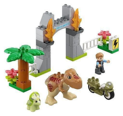 LEGO T. rex and Triceratops Dinosaur Breakout 10939 DUPLO LEGO JURASSIC WORLD @ 2TTOYS LEGO €. 29.74