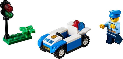 LEGO Traffic light control with police and police car 30339 Juniors LEGO Juniors @ 2TTOYS | Official LEGO shop😊🥰 LEGO €. 6.99